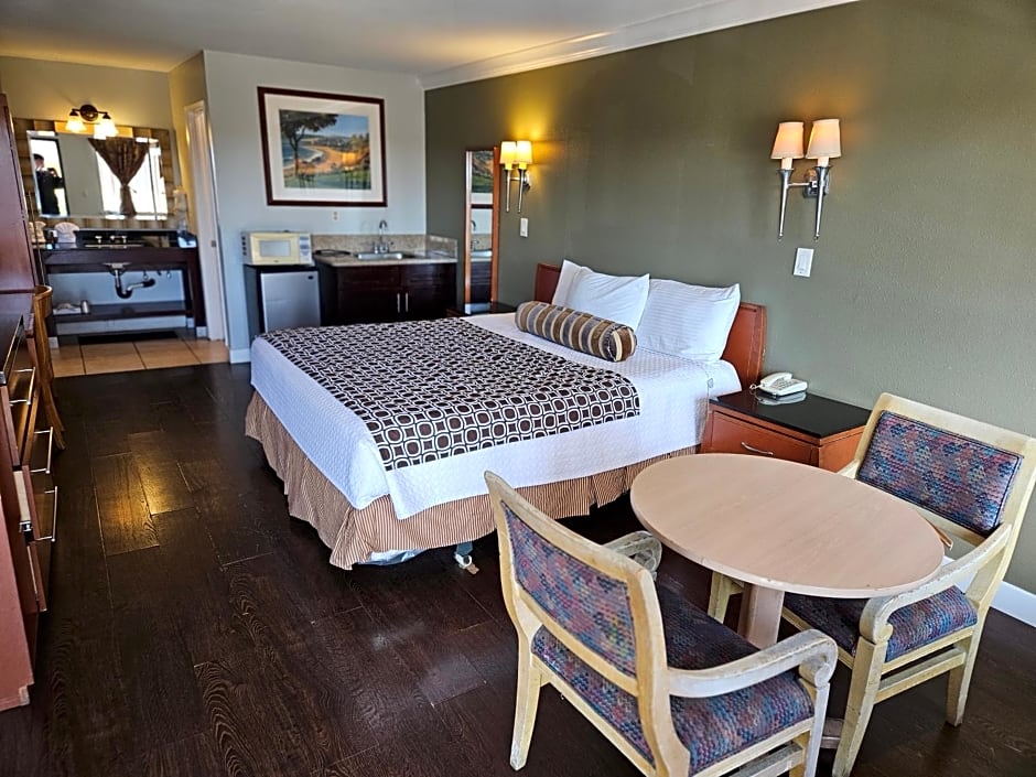 Fullerton Inn