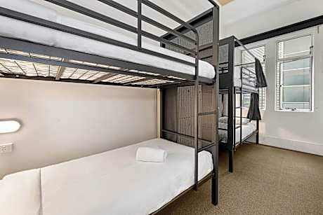 Bed in 4-Bed Mixed Dormitory Room with Shared Bathroom