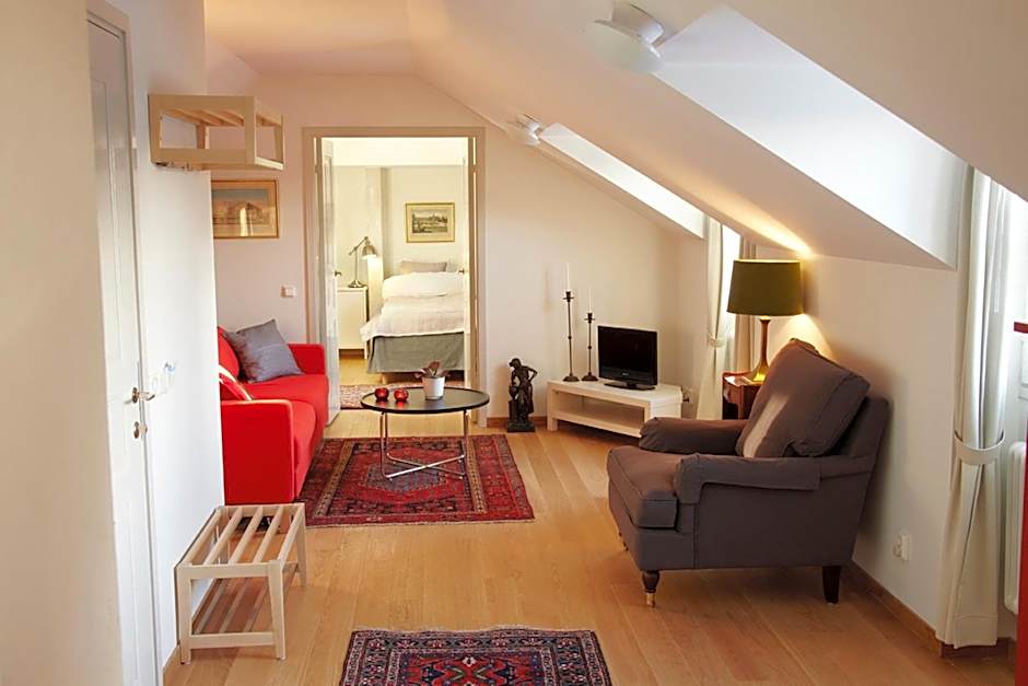 Lady Hamilton Apartments