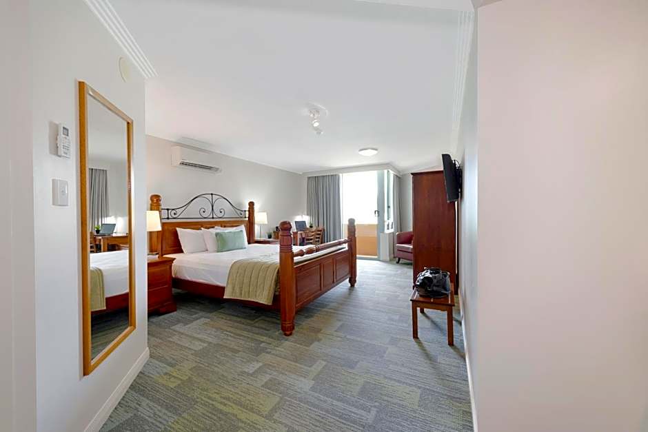 Burnett Riverside Hotel