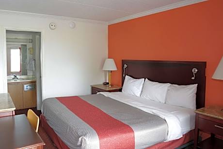 Deluxe King Room - Non-Smoking