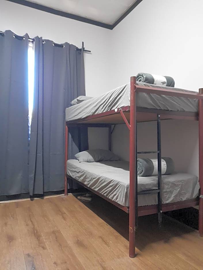 Ozi Inn Backpackers - Perth -Valid International Passport Required