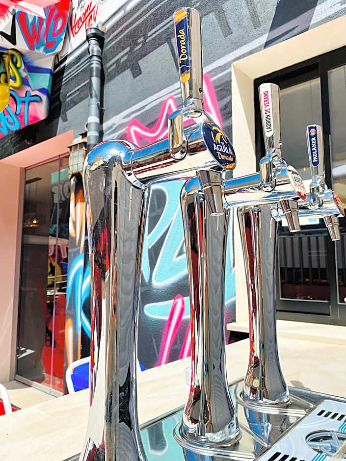 We Street Hostel - Albergue