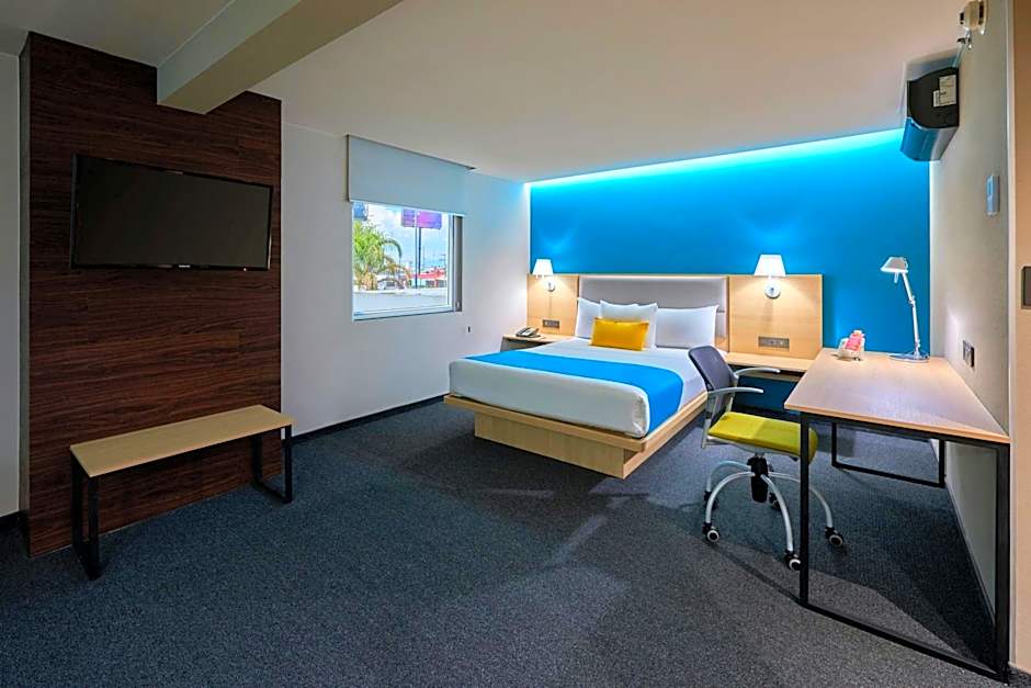 Foto 1 di 6 di 1 King Bed with Sofabed Suite