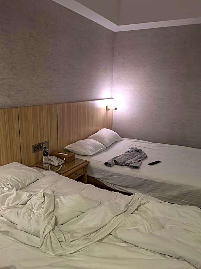 Highness Hotel