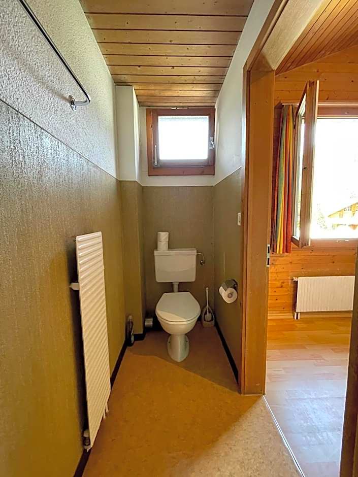 Alpine Base Hostel - Adults only