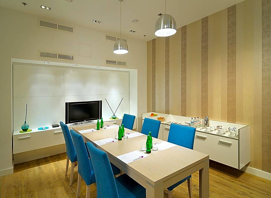 Atrium Fashion Hotel