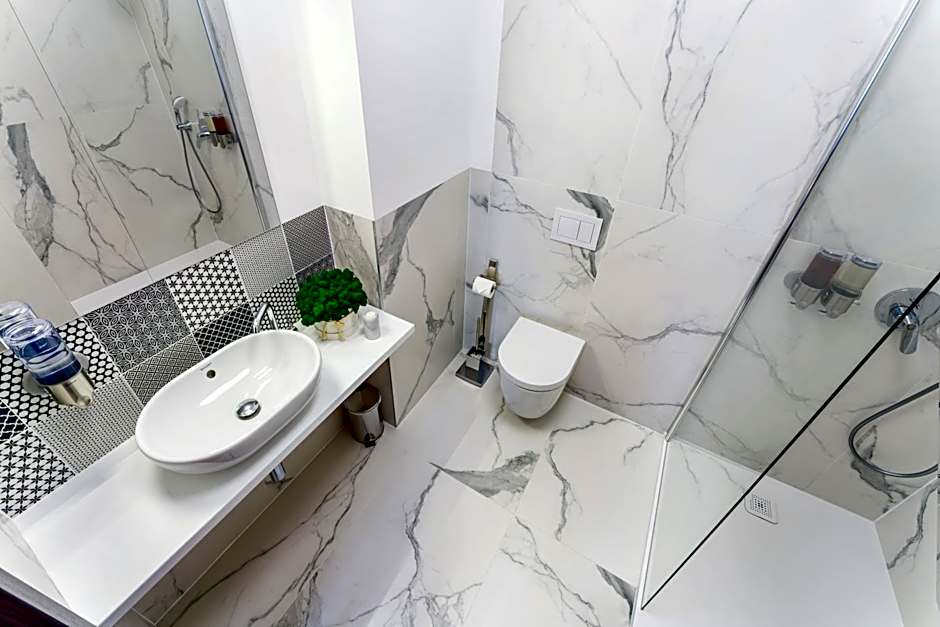 Apart House, Tylna 20