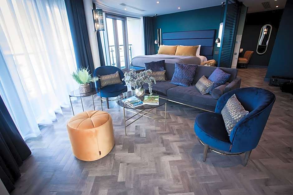 Waterfront Southport Hotel