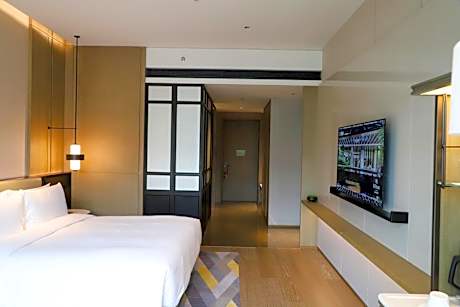 King Room - Mobility Accessible