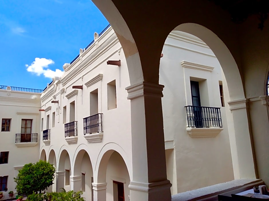 Meson De La Merced Hotel & Suites