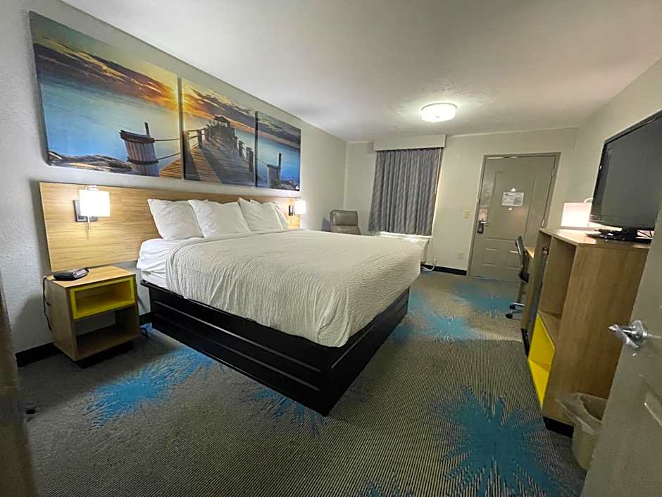 Days Inn by Wyndham Savannah