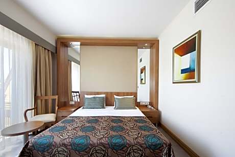 Family Room with Side Sea View