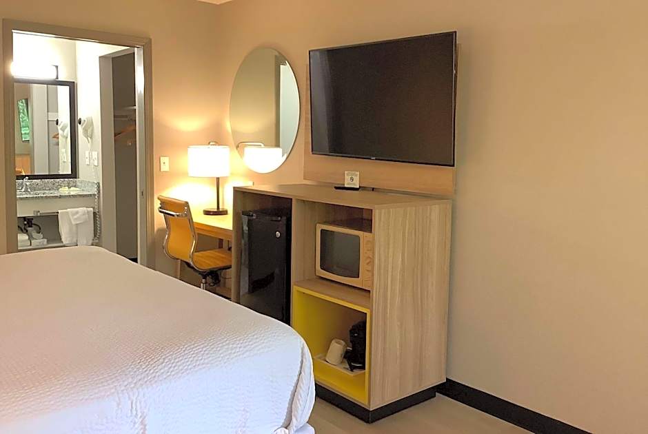 Days Inn by Wyndham Kingdom City