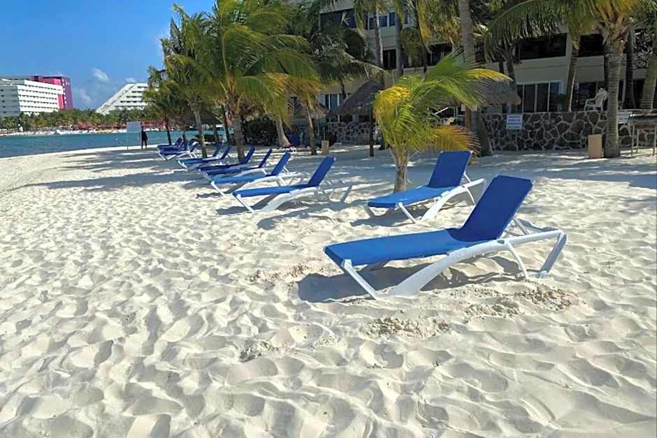 Oceanfront Condo BM By Andiani