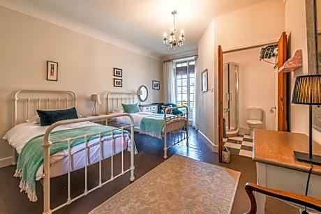 Standard Twin Pool View