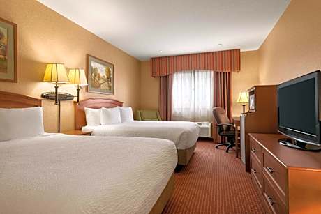 Queen Room with Two Queen Beds - Non-Smoking