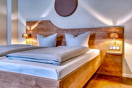 Double Room (1 Adult)