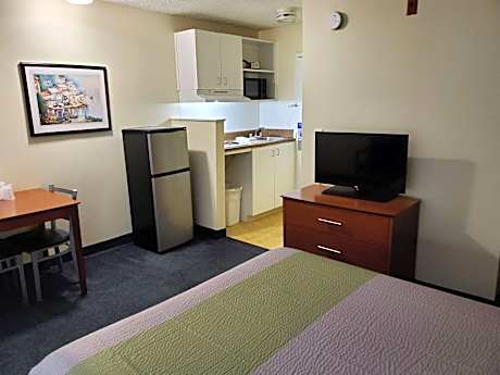 Deluxe Quadruple Room - Non-Smoking