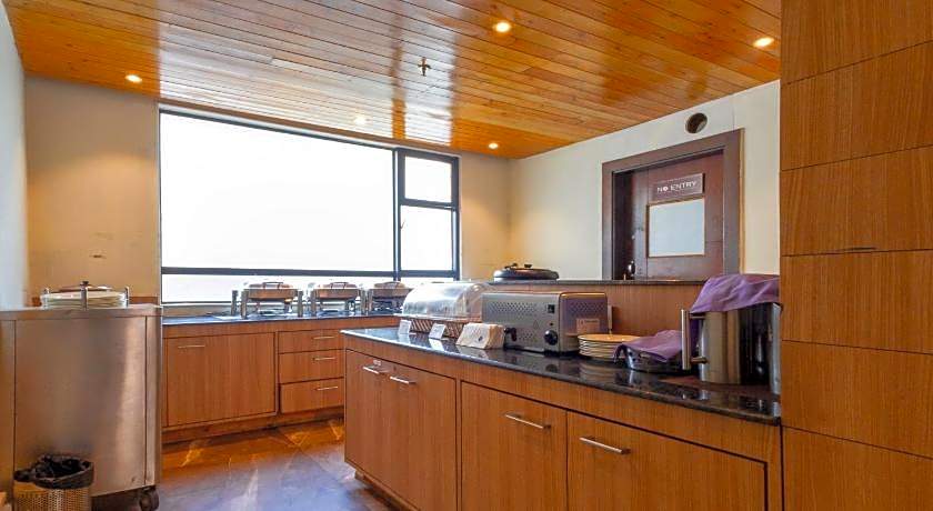 Yashshree Sanderling Mall Road