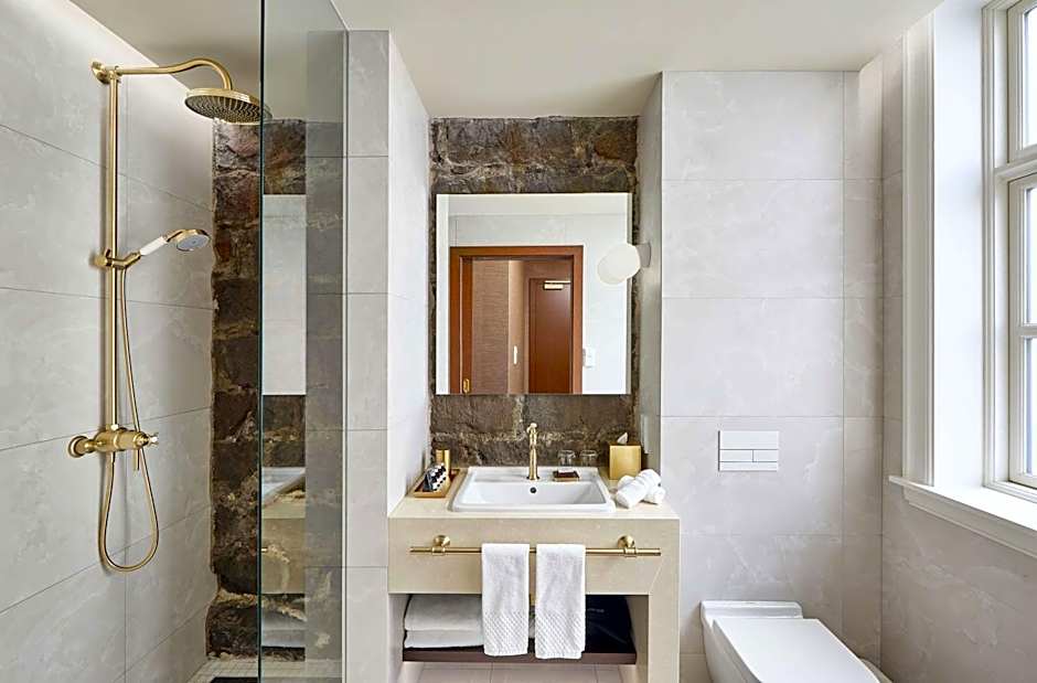 Reykjavik Consulate Hotel, Curio Collection by Hilton