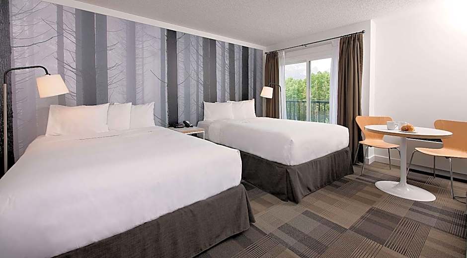 Coast Canmore Hotel & Conference Centre
