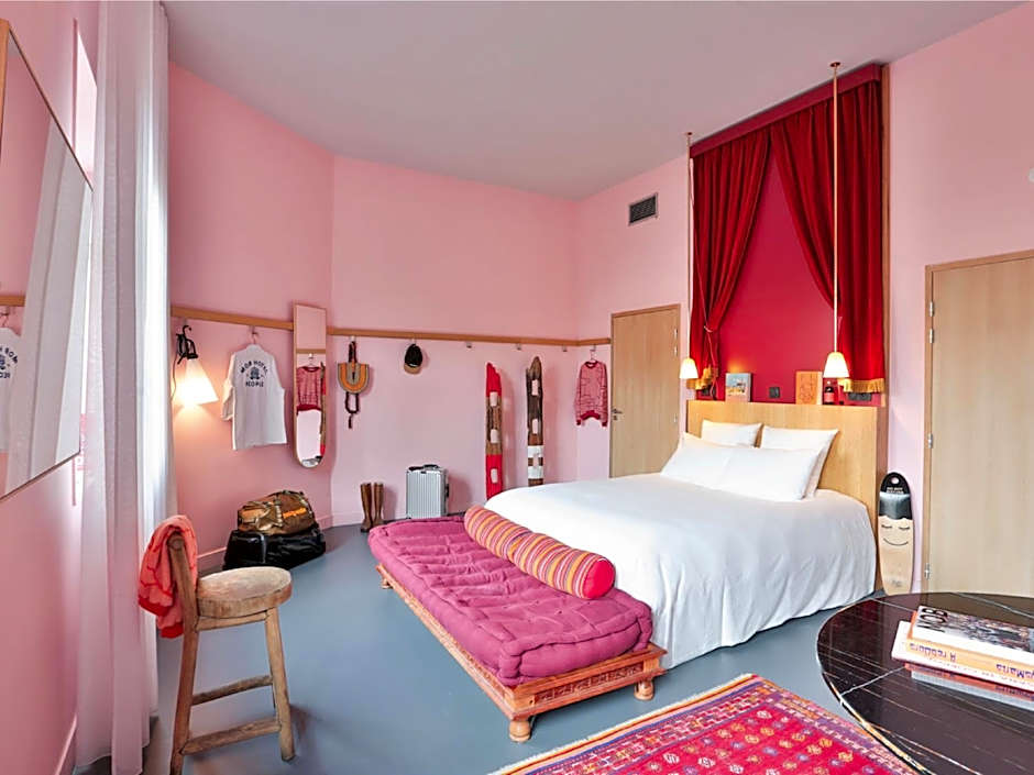 MOB HOTEL Paris Les Puces