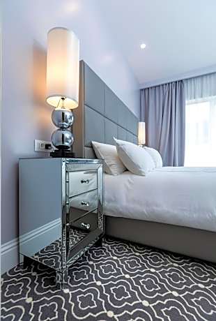 Superior King Suite with Balcony