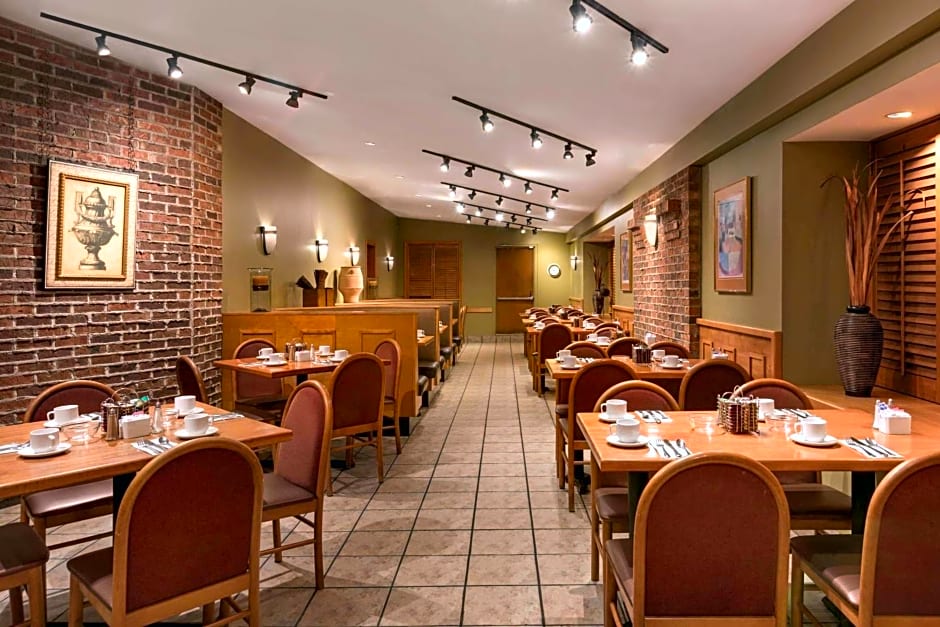 Travelodge by Wyndham Kingston LaSalle Hotel