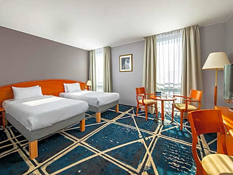 Standard room with twin beds