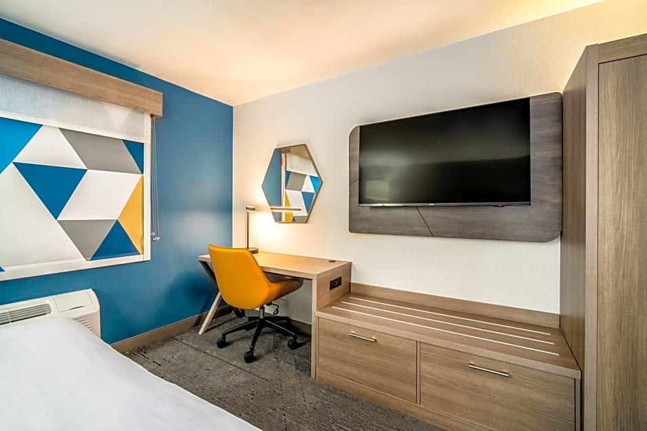 Holiday Inn Express & Suites Phoenix - Mesa West, an IHG Hotel