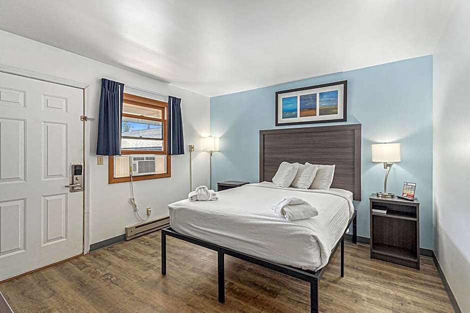 Snyders Shoreline Inn