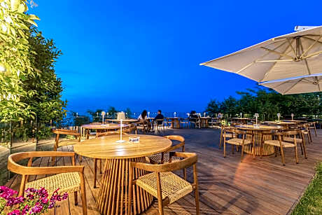 Junior Studio Suite, Multiple Beds, Sea View (Levante) (1 King Bed and 2 Twin Beds)