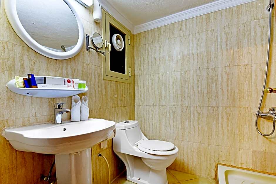 Capital O 125 Moon Plaza Hotel