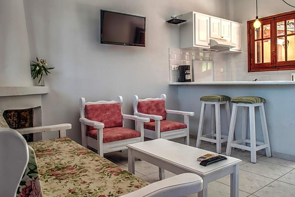 The Palm Garden - Idyllic Pool Apartments in a Green Oasis