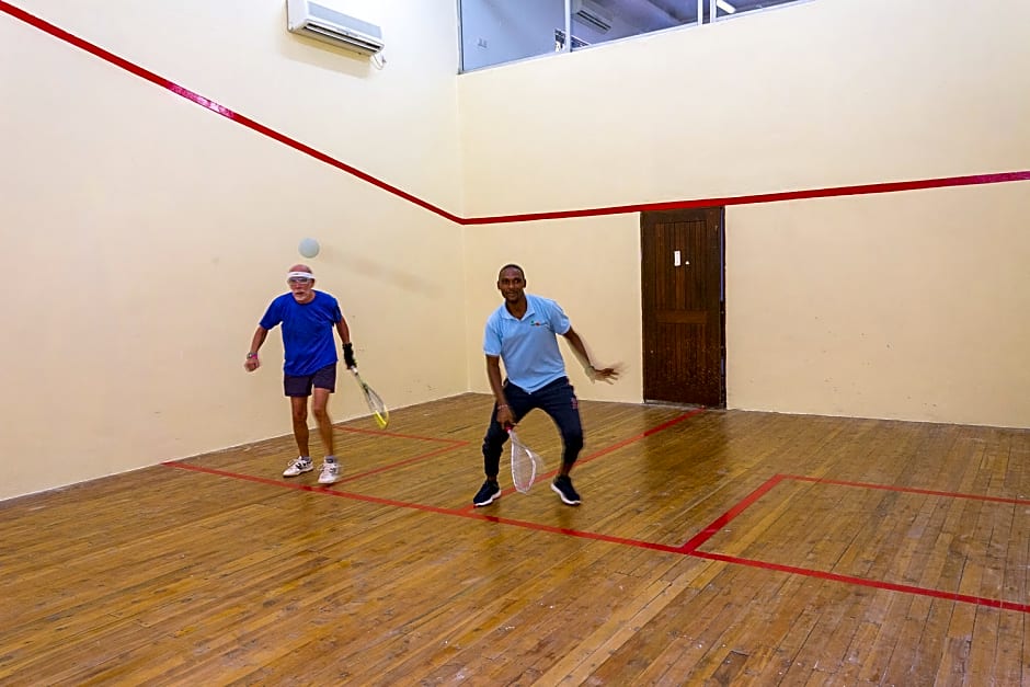 Travellers Beach Hotel & Club