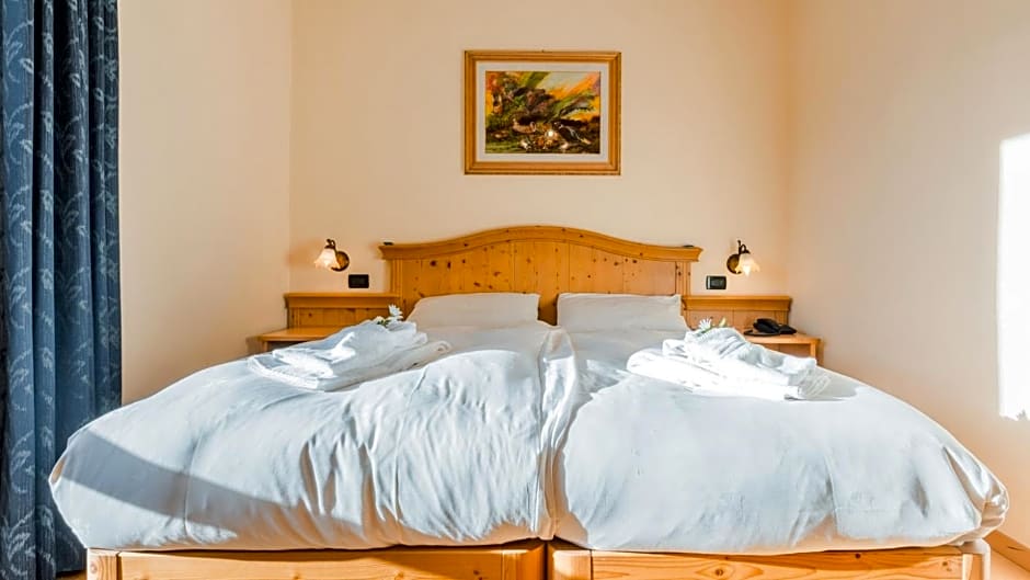 HOTEL DOLOMITI di De Martin D Oscar