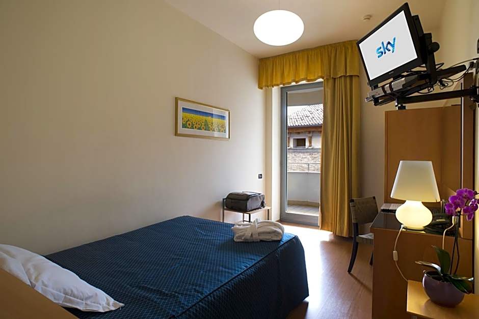 Photo 1 sur 6 de Single Room with French Bed