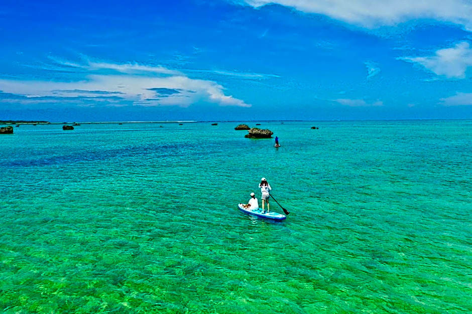 交流型ゲストハウス伊良部ジャーニーインIrabu Joureny INN#毎日みんなで夕食会#ゲストさんは20-30代が中心#海徒歩1分#空港車で5分#本格フィンランドサウナ付き#海と星と夕日が見える屋上あり