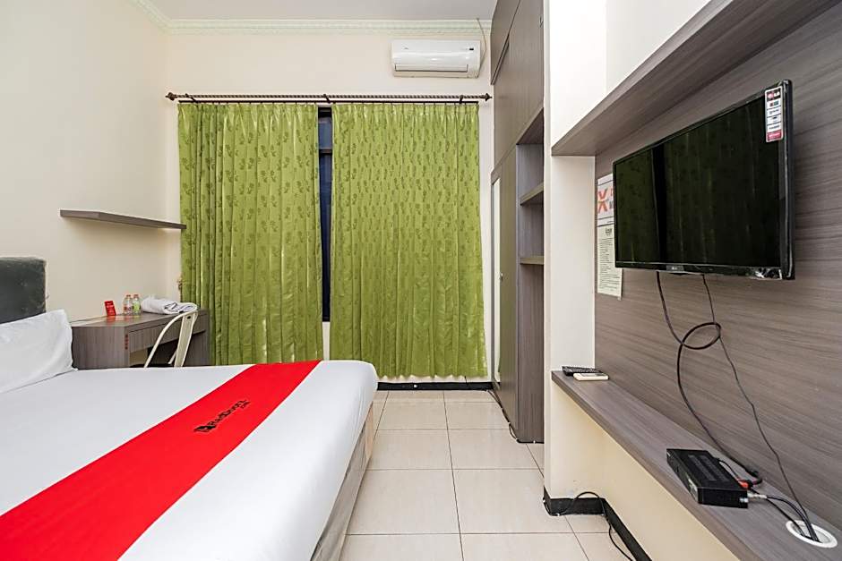 RedDoorz Plus @ Grace Residence Surabaya