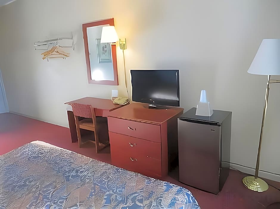 Super 8 by Wyndham Knoxville Downtown Area