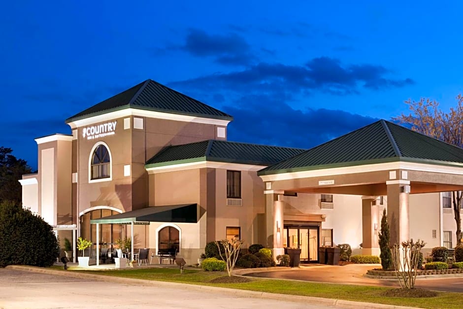 Spring Lake Inn & Suites - Fayetteville