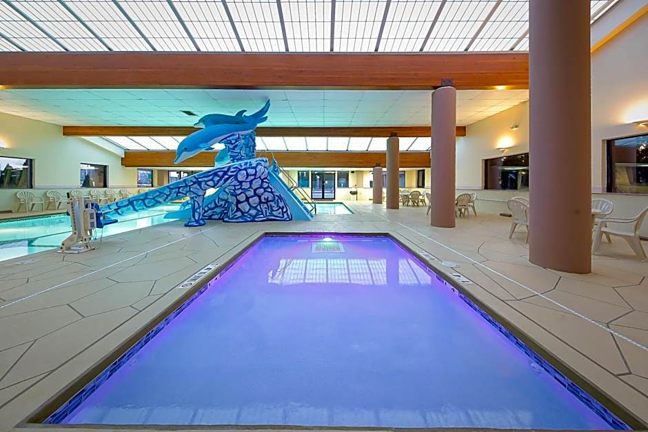 Grand Marquis Waterpark Hotel & Suites