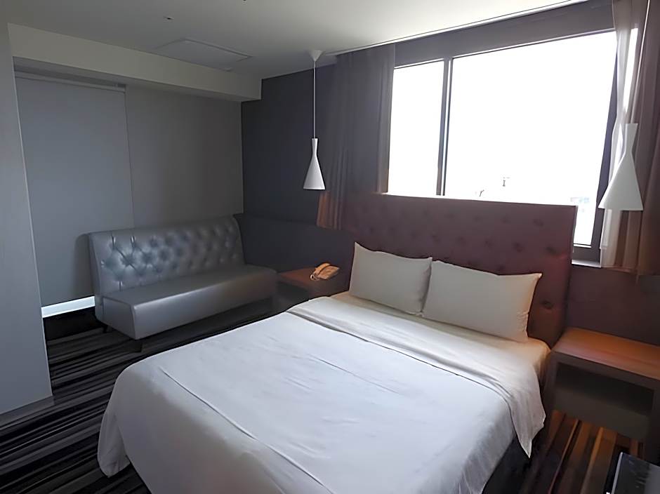 Zaw Jung Business Hotel