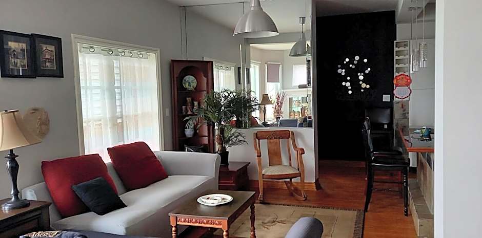 Waterfront Home Windsor ,On, Ca