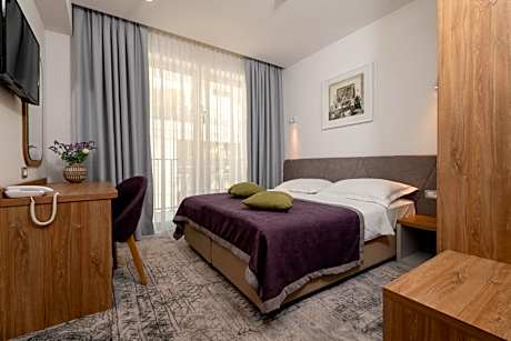 Deluxe Double or Twin Room with Balcony and Garden View