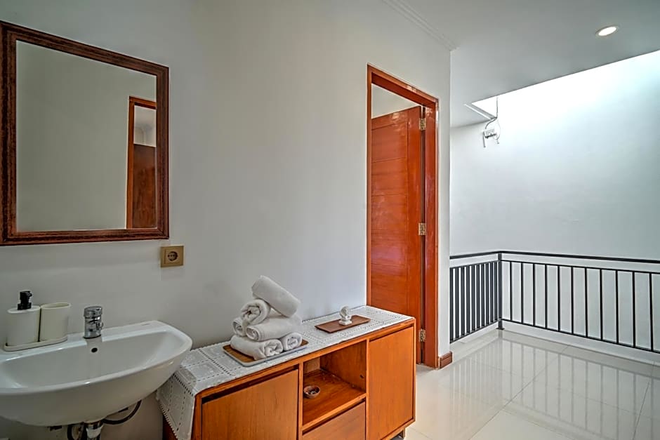 PRIVATE 3BR - Yash Villa at Seminyak