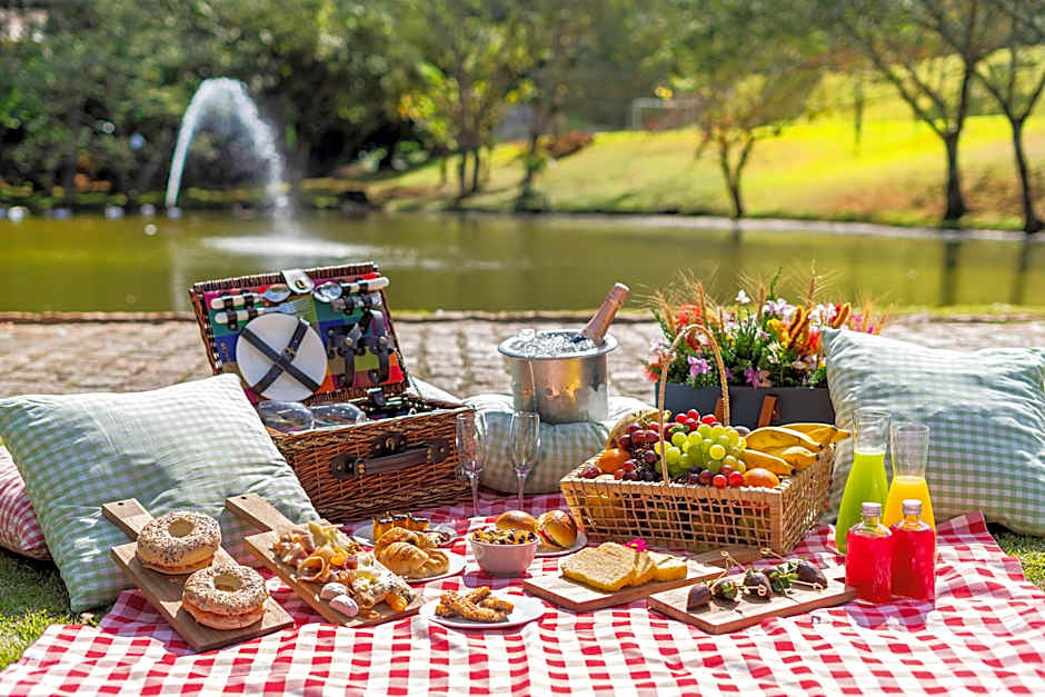 Almenat Embu das Artes Sao Paulo, Tapestry Collect