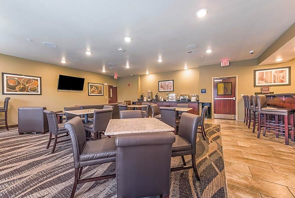 Cobblestone Hotel & Suites - Hutchinson