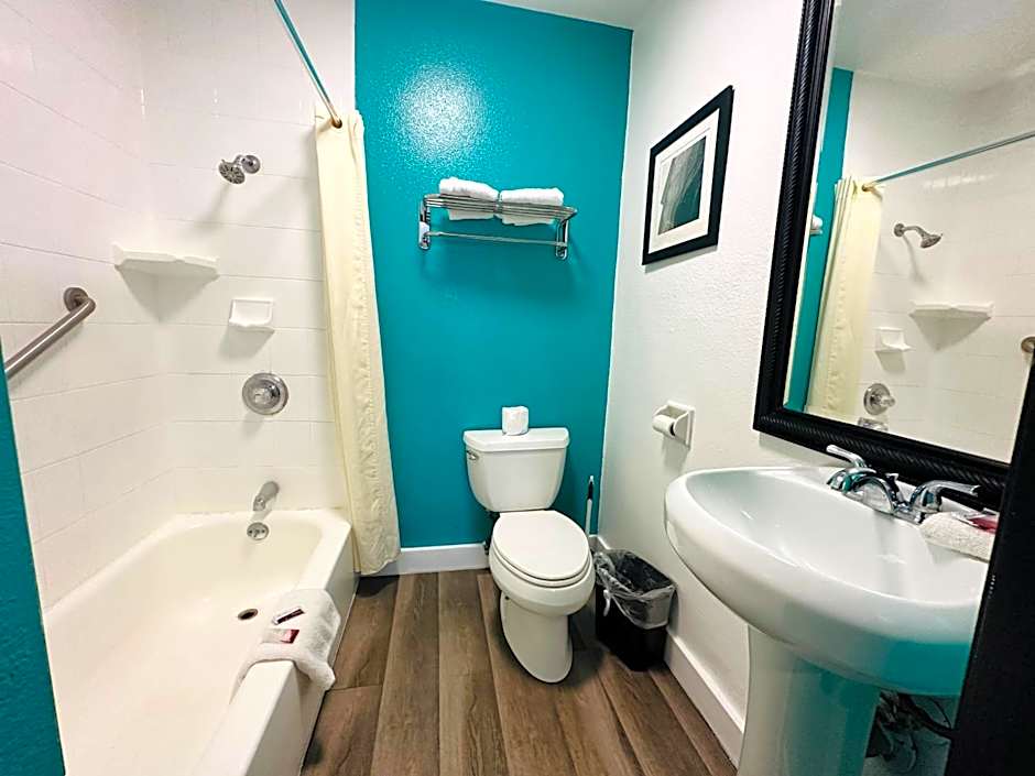 Casa Blanca Inn & Suites Whittier